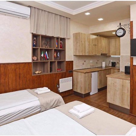 Family Mini-Hotel Martirosyan'S And Tours Erivan Exterior foto