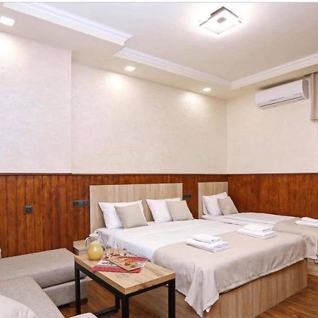 Family Mini-Hotel Martirosyan'S And Tours Erivan Exterior foto