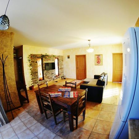 Family Mini-Hotel Martirosyan'S And Tours Erivan Exterior foto