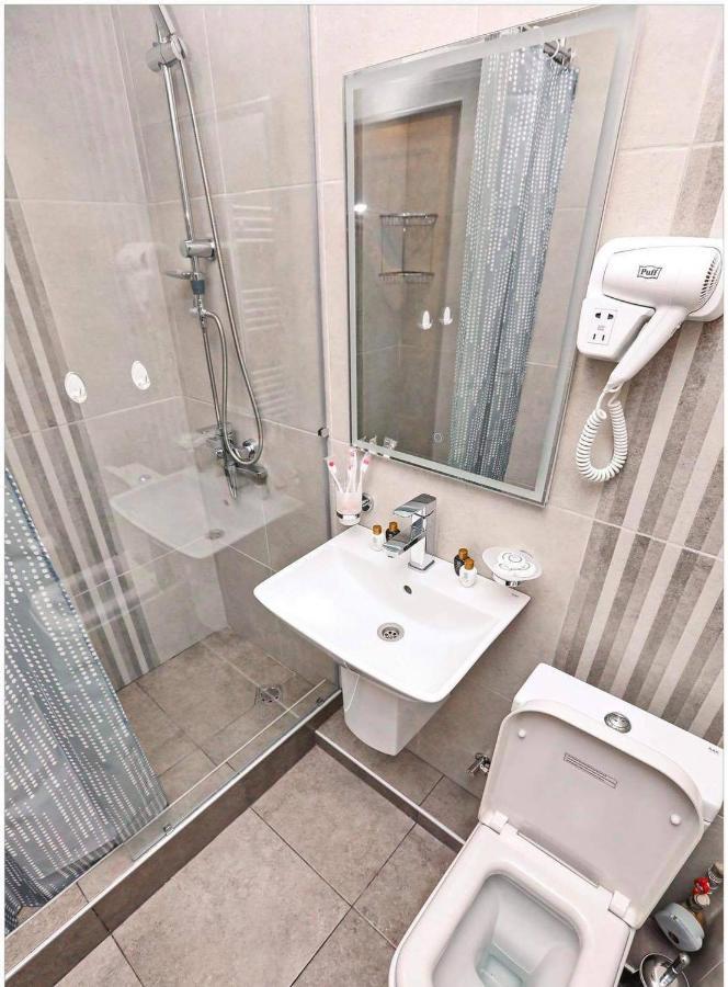 Family Mini-Hotel Martirosyan'S And Tours Erivan Exterior foto