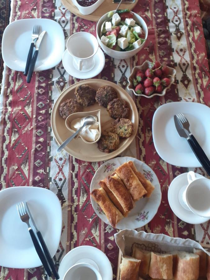 Family Mini-Hotel Martirosyan'S And Tours Erivan Exterior foto