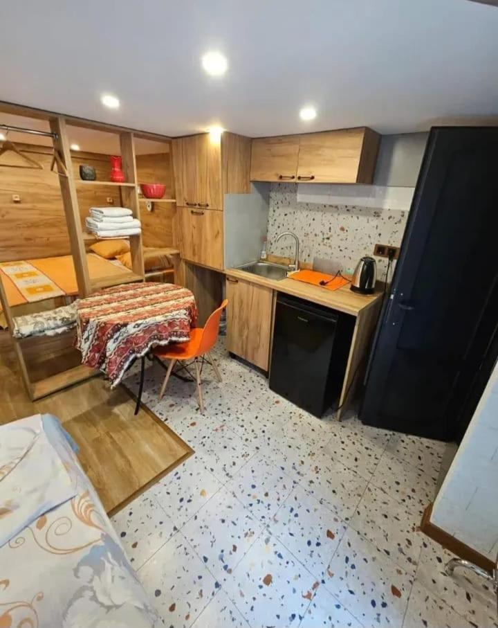 Family Mini-Hotel Martirosyan'S And Tours Erivan Exterior foto