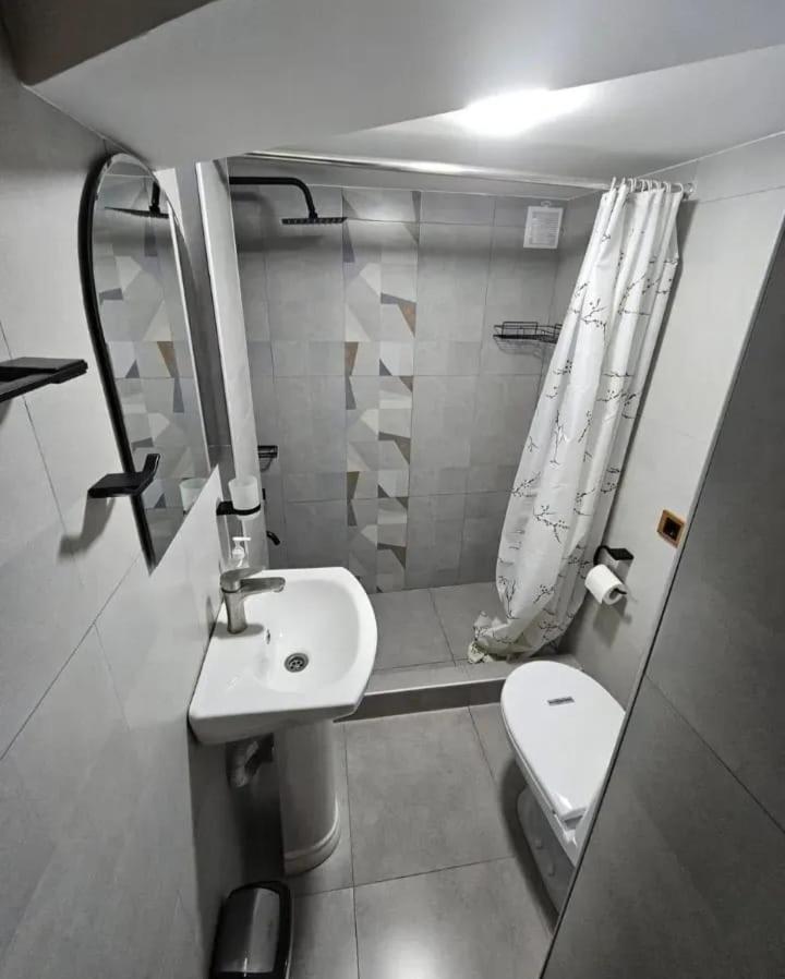 Family Mini-Hotel Martirosyan'S And Tours Erivan Exterior foto