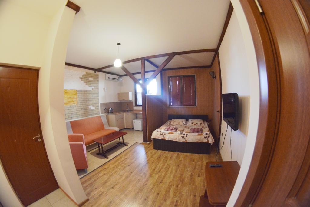 Family Mini-Hotel Martirosyan'S And Tours Erivan Zimmer foto