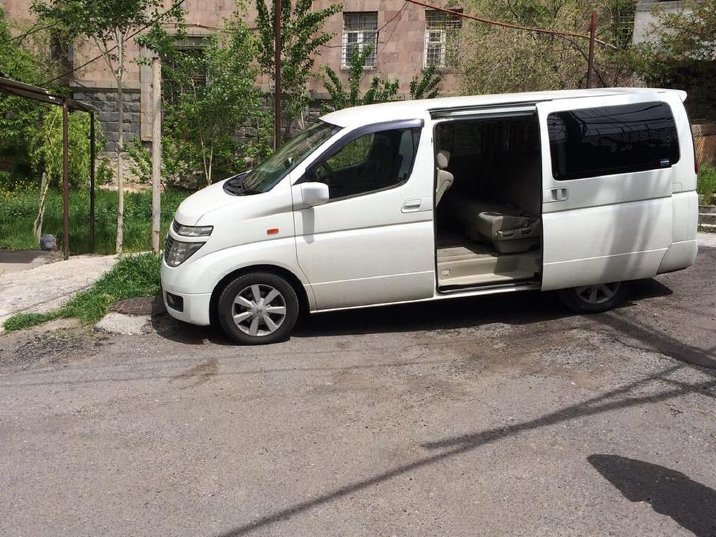 Family Mini-Hotel Martirosyan'S And Tours Erivan Exterior foto