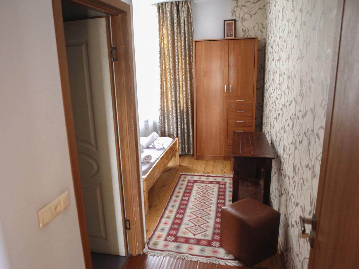Family Mini-Hotel Martirosyan'S And Tours Erivan Exterior foto