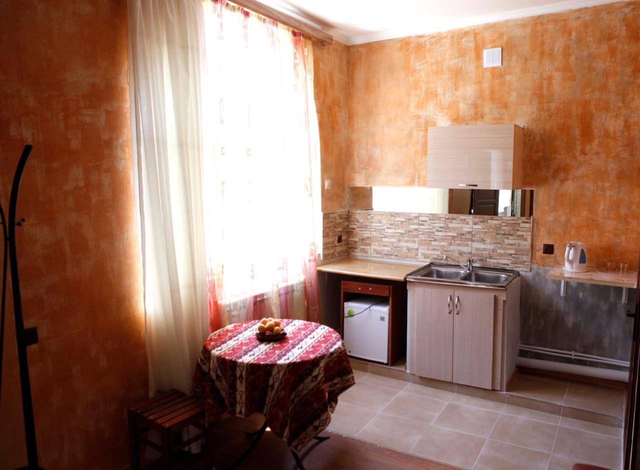 Family Mini-Hotel Martirosyan'S And Tours Erivan Exterior foto