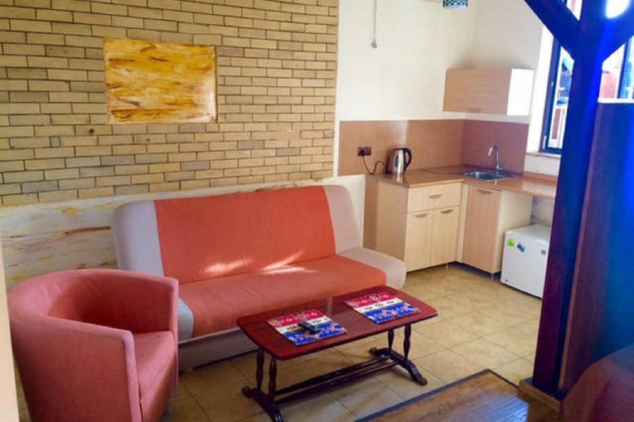 Family Mini-Hotel Martirosyan'S And Tours Erivan Zimmer foto